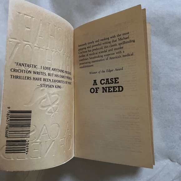 BARGAIN: Four (4) books: 3 by Michael Crichton and 1 by John Grisham - Picture 8 of 16